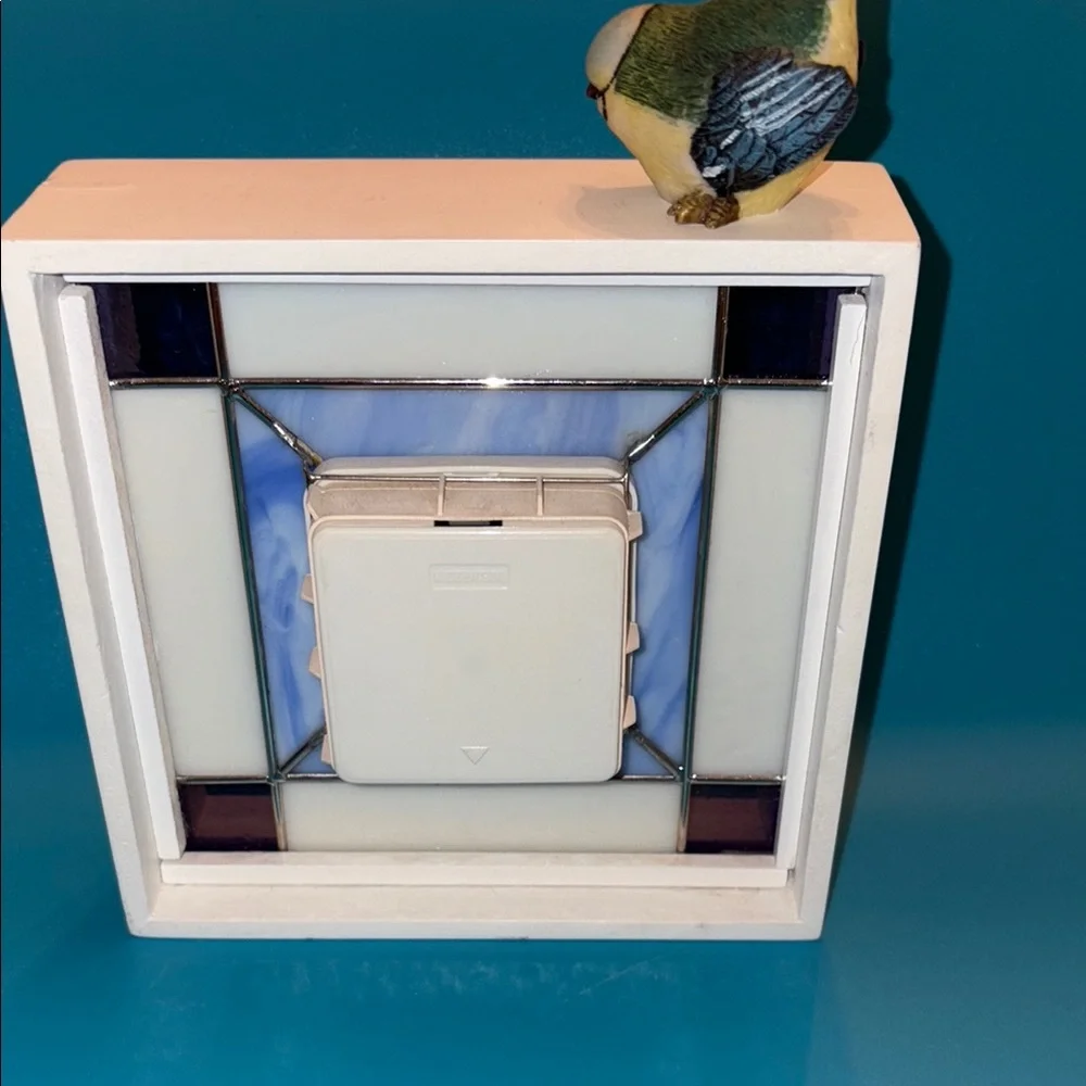 Marjolein Bastin Hallmark Stained Glass Wall/ table Clock with Bird Accent